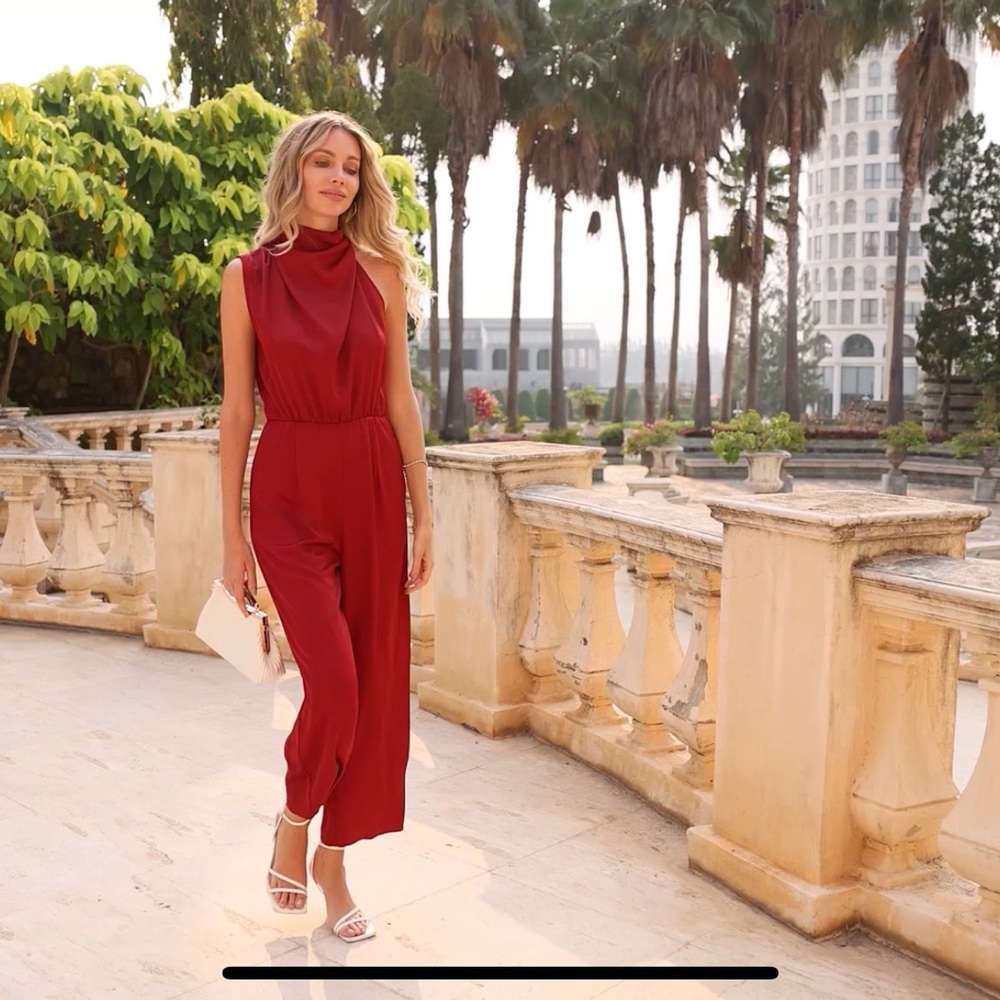 Prettygarden women’s deep red jumpsuit with pockets- size medium- NWT